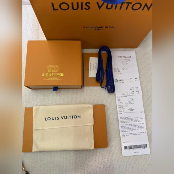 Louis Vuitton Zippy Coin Purse - Picture 15 of 16